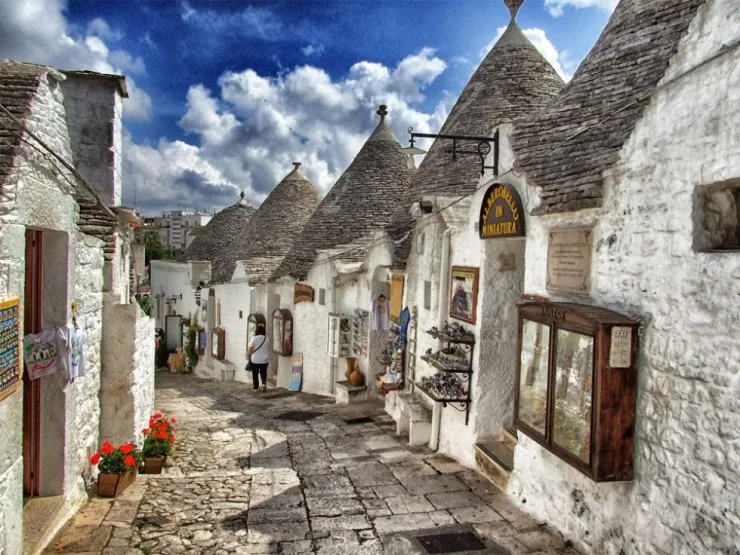 Top-Ancient-Towns-Alberobello-740x555