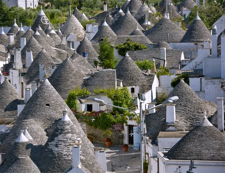 Top-Ancient-Towns-Alberobello2