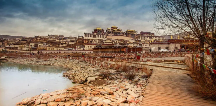 Top-Ancient-Towns-Songzanlin-Photo-by-Rungthum-Lee