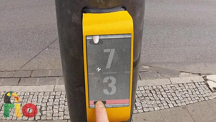 3039054-slide-s-0-this-german-traffic-light-lets-you-play-pong-while-waiting-to-cross-the-street-copy