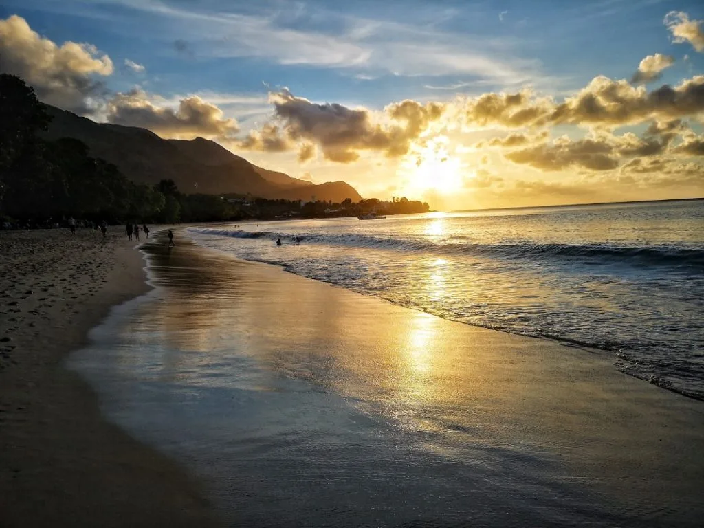 zalazak sunca na Sejšelima Beau Vallon