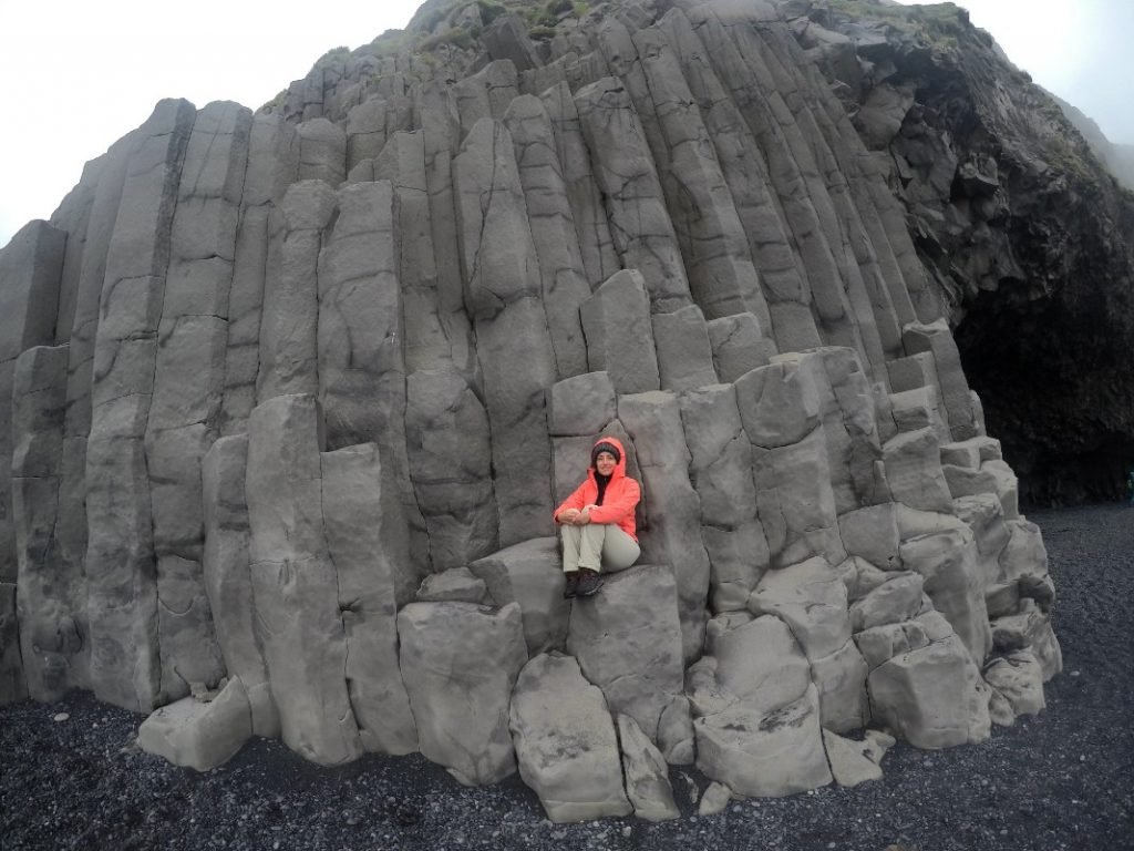 Plaža Reynisfjara i oblici nastali hlađenjem magme